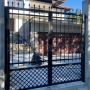 Double-winged smooth iron door